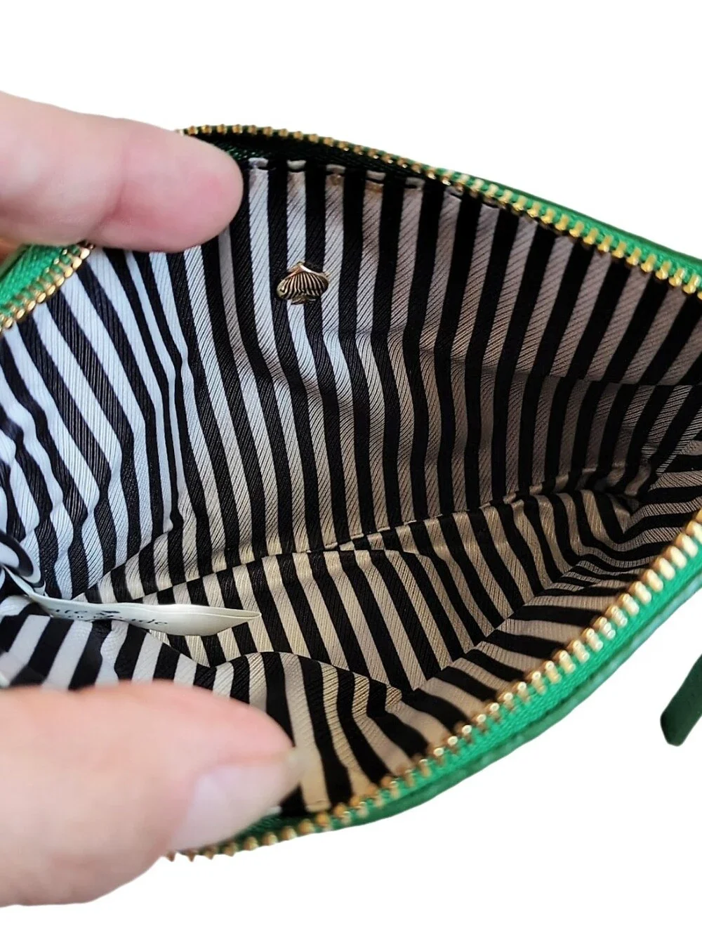 🆕 Kate Spade NY Cobble Hill Bee Emerald Green Pebbled Leather Zipper Wristlet